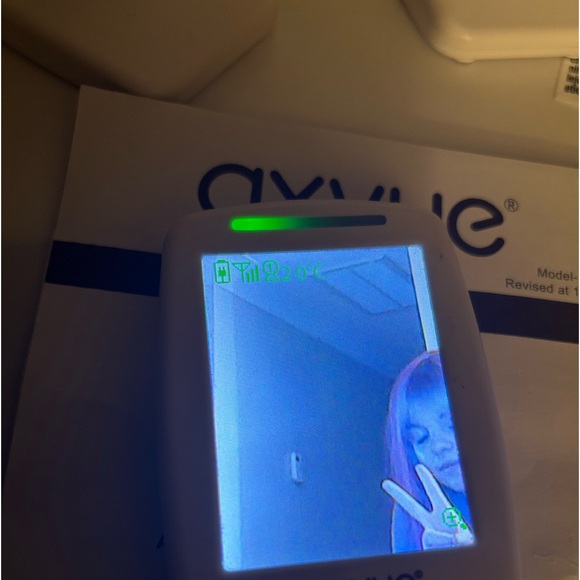 🔥Axvue Video Baby Monitor, Slim Handheld, Non-Slip Design, 2.8" Vertical Screen - Picture 6 of 10